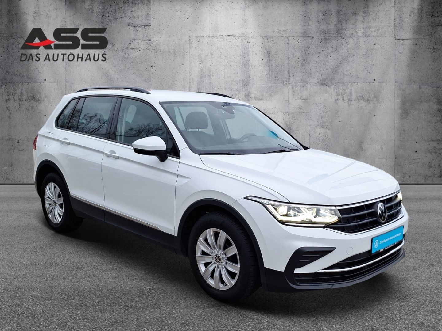 Volkswagen Tiguan 2.0 TDI Life - Samsaru's Car Outlet