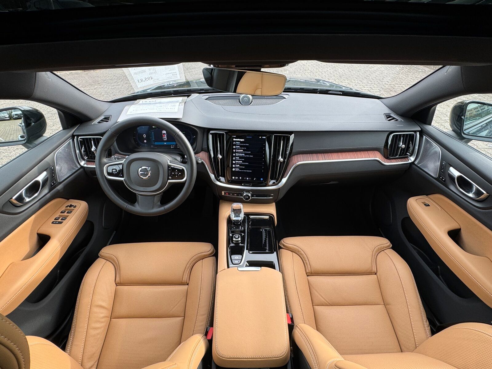 Volvo V60 T6 Ultra Dark B&W|MASSAGE|LEDER BRAUN|AHK|