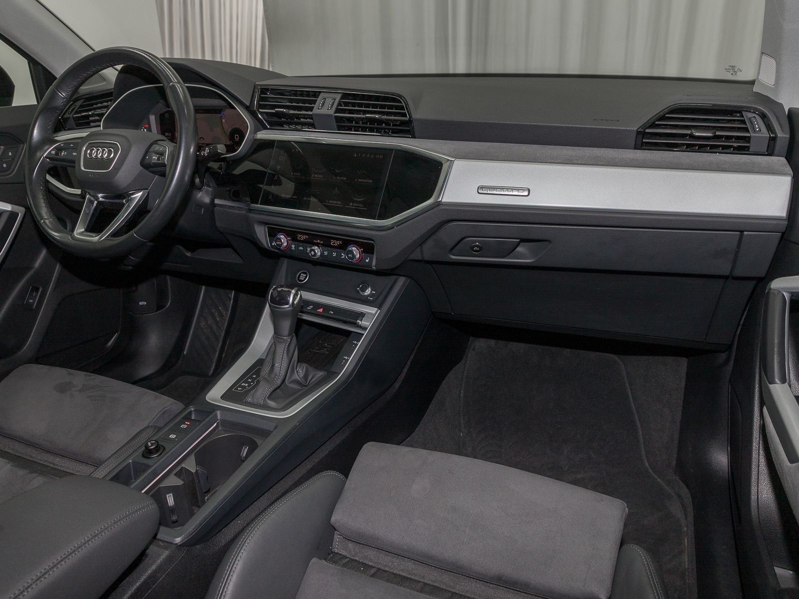 Audi Q3 40 TFSI Q S LINE - Samsaru's Car Outlet