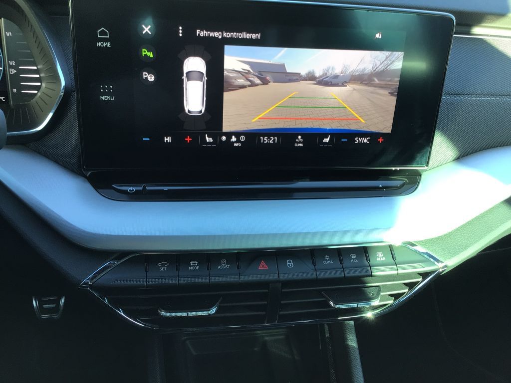 Skoda Octavia Combi 1.5 TSI Sportline - Samsaru's Car Outlet