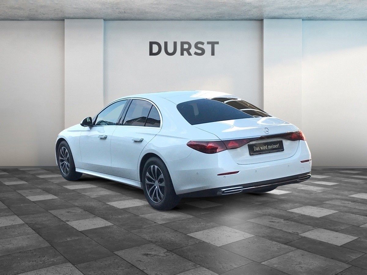 Mercedes-Benz E 200 - Samsaru's Car Outlet