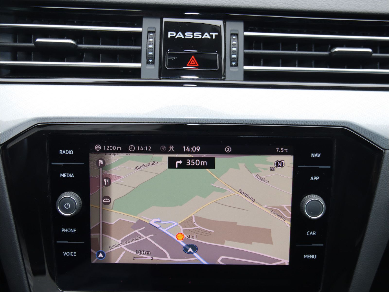 Volkswagen Passat 1.5 TSI BUSINESS - Samsaru's Car Outlet