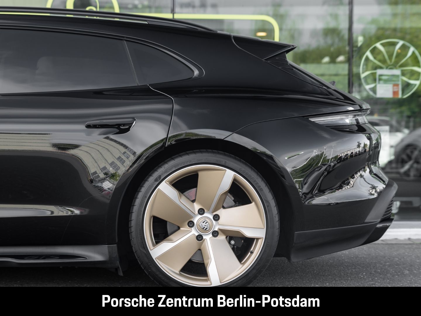 Porsche Taycan GTS Sport Turismo Burmester Panoramadach