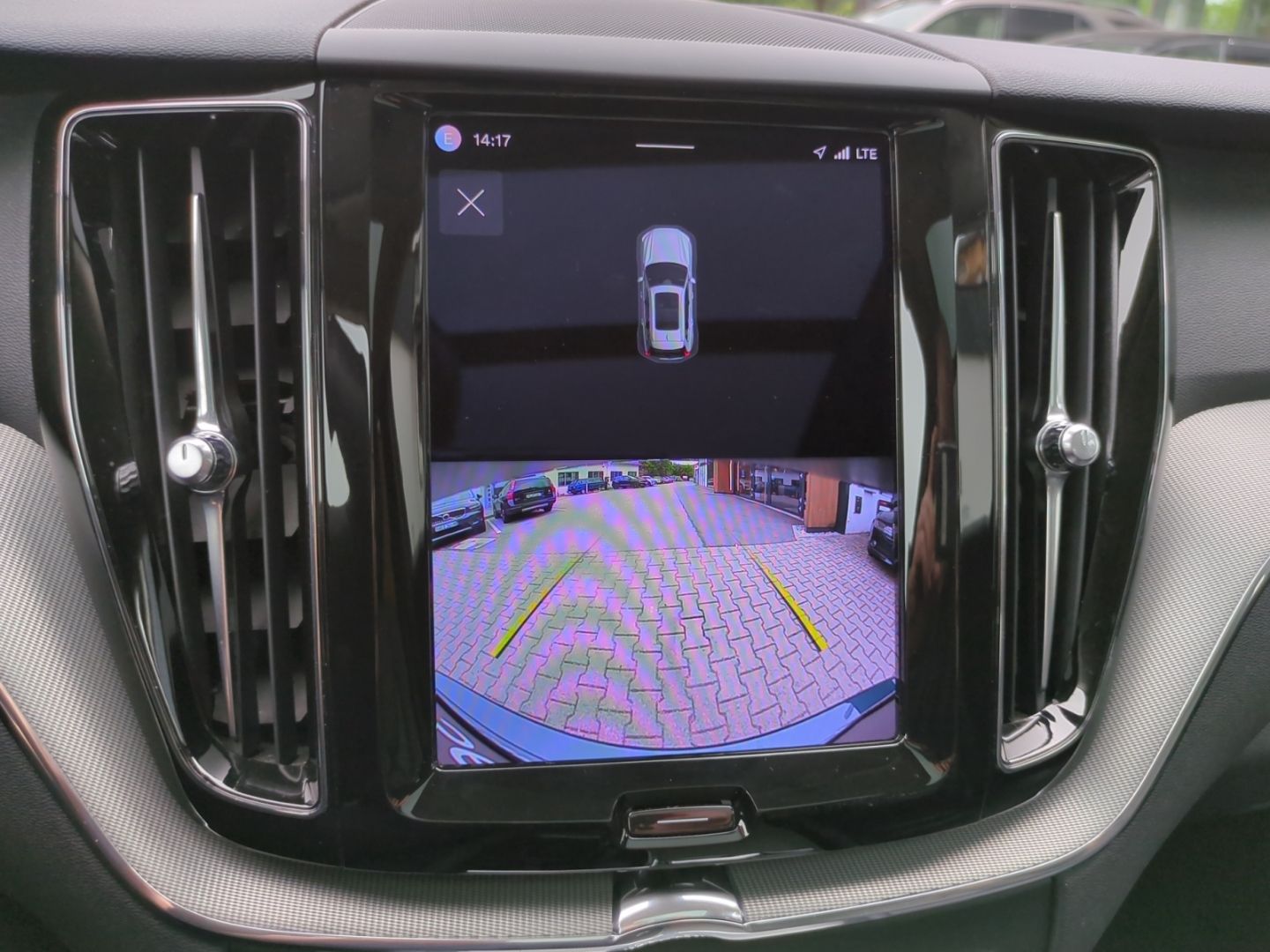 Volvo XC60 Plus Dark B5 AWD Pano Leder Navi LED ACC Di