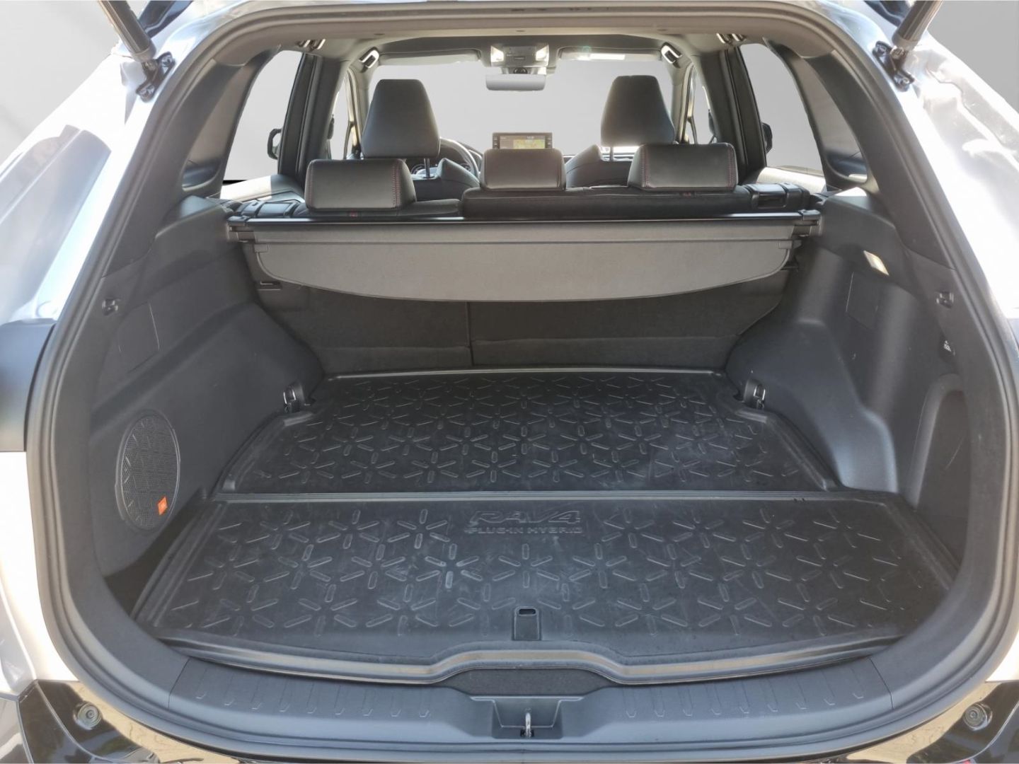 Toyota RAV 4 2.5 Plug-in Hybrid - Samsaru's Car Outlet