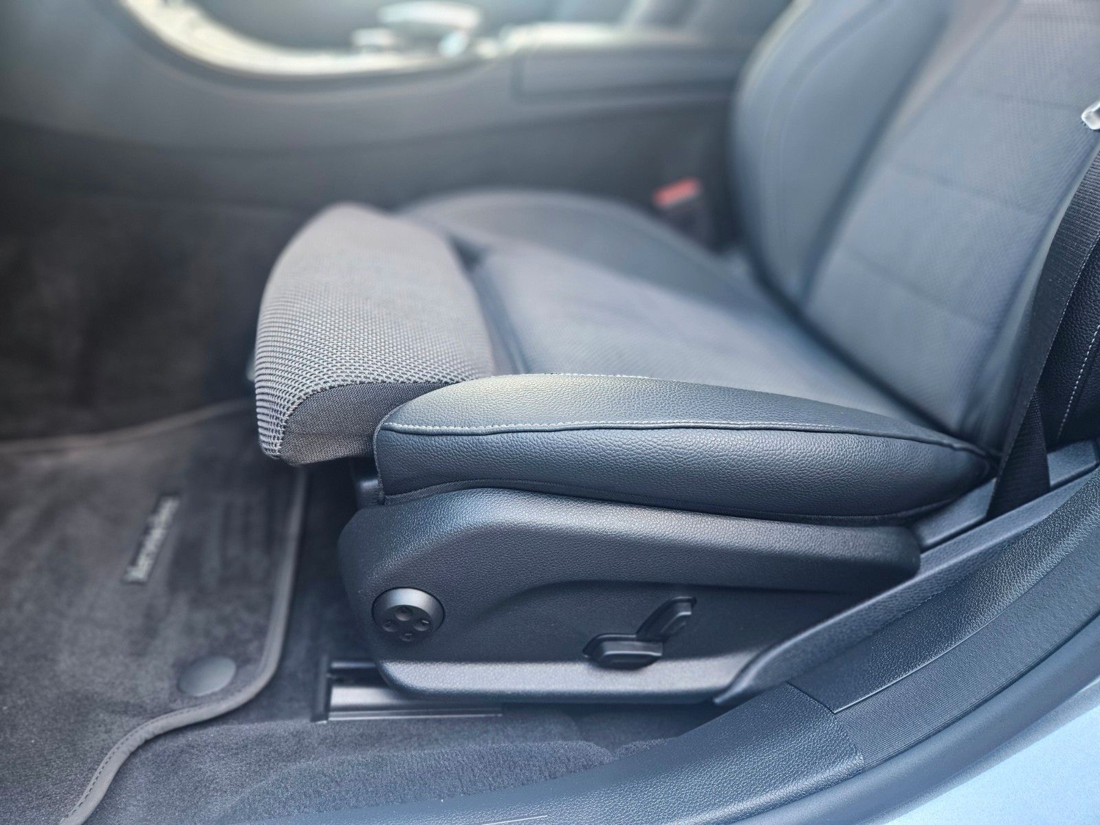 Mercedes-Benz E 220 d - Samsaru's Car Outlet