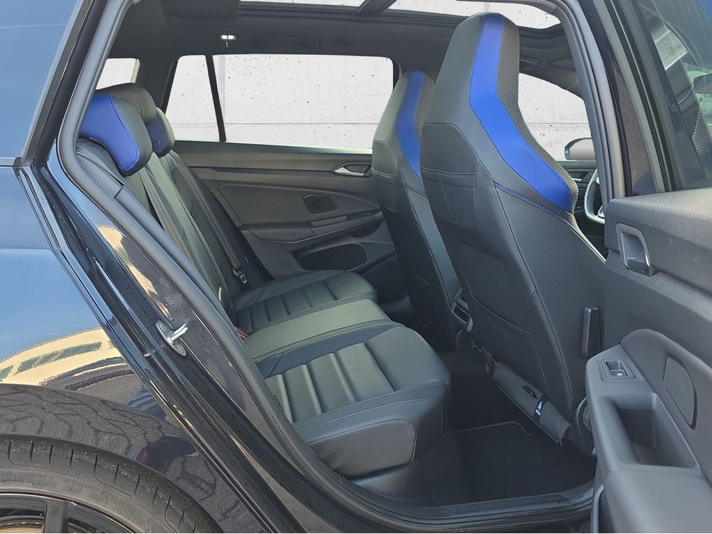 Volkswagen Golf VIII R Variant 2.0 TSI 4Motion HUD AHK PANO