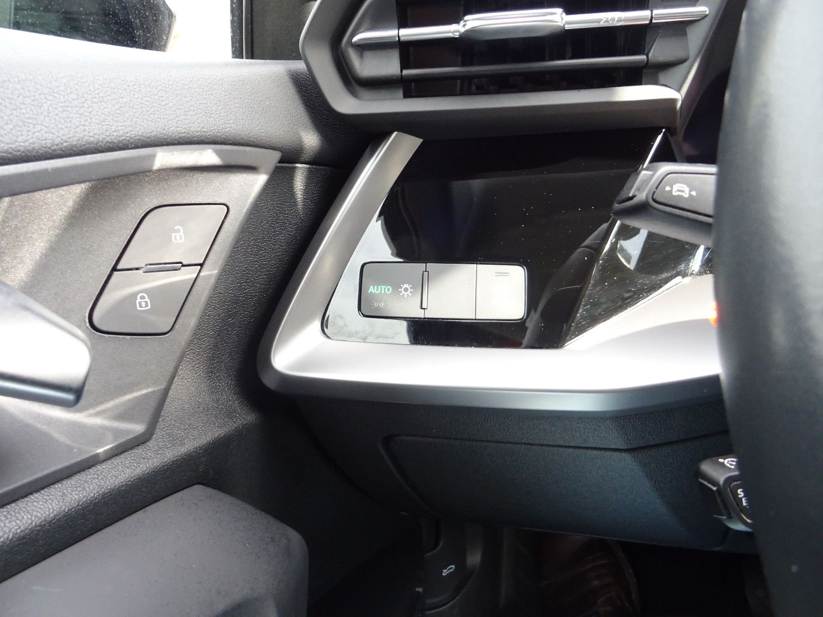 Audi A3 Sportb 30TFSI S line Navi LED SHZ Virtuell