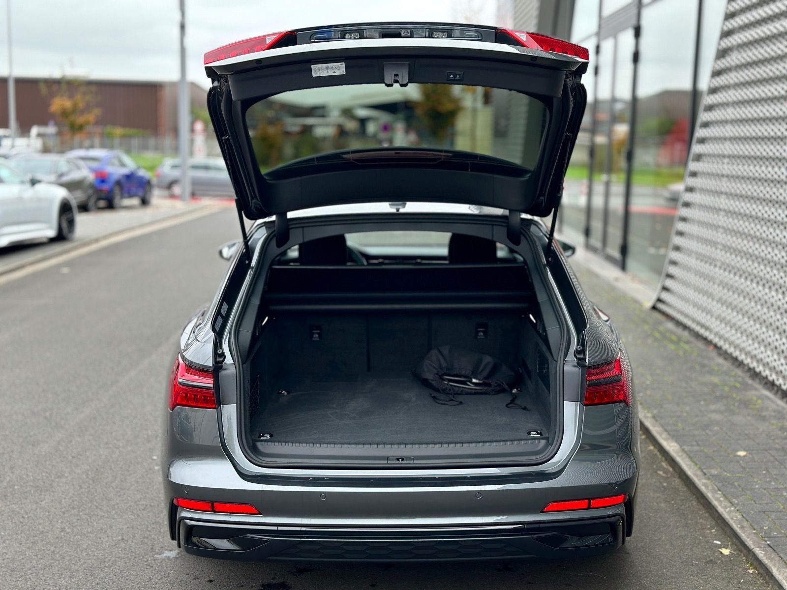 Audi A6 Avant 50 TFSI e S line quattro - Samsaru's Car Outlet
