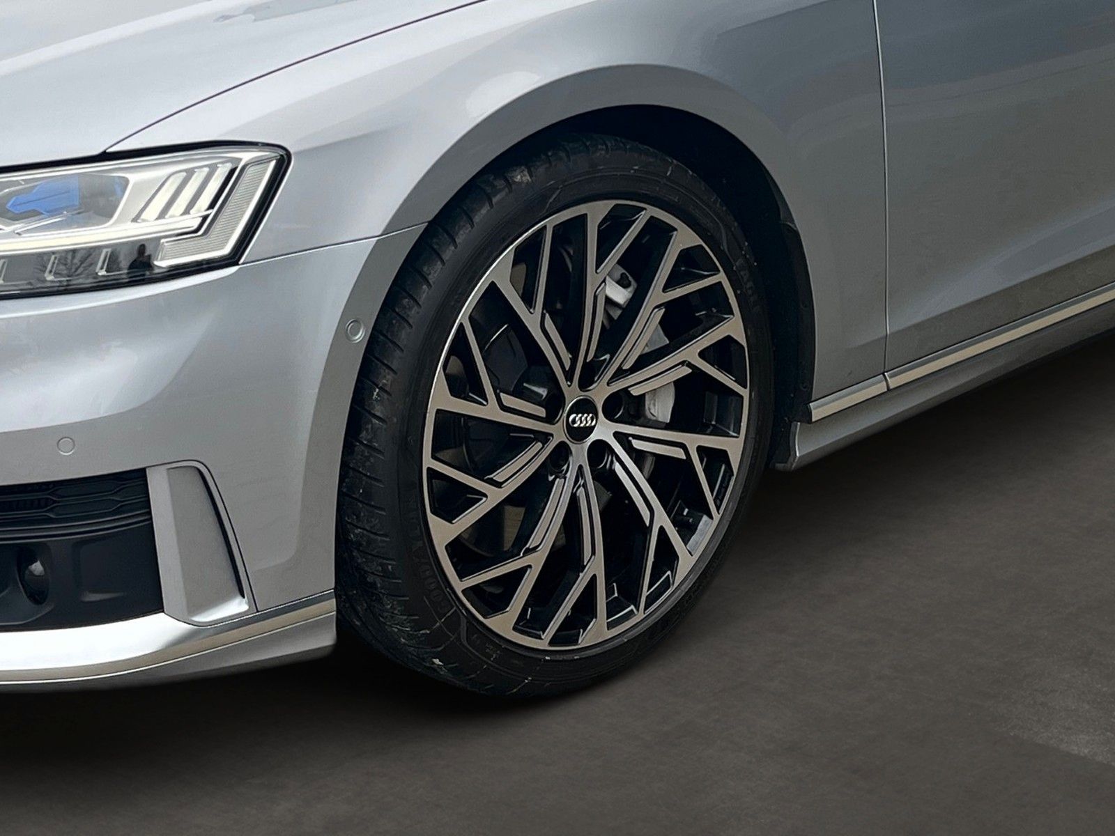 Audi A8 60 TFSI quattro - Samsaru's Car Outlet