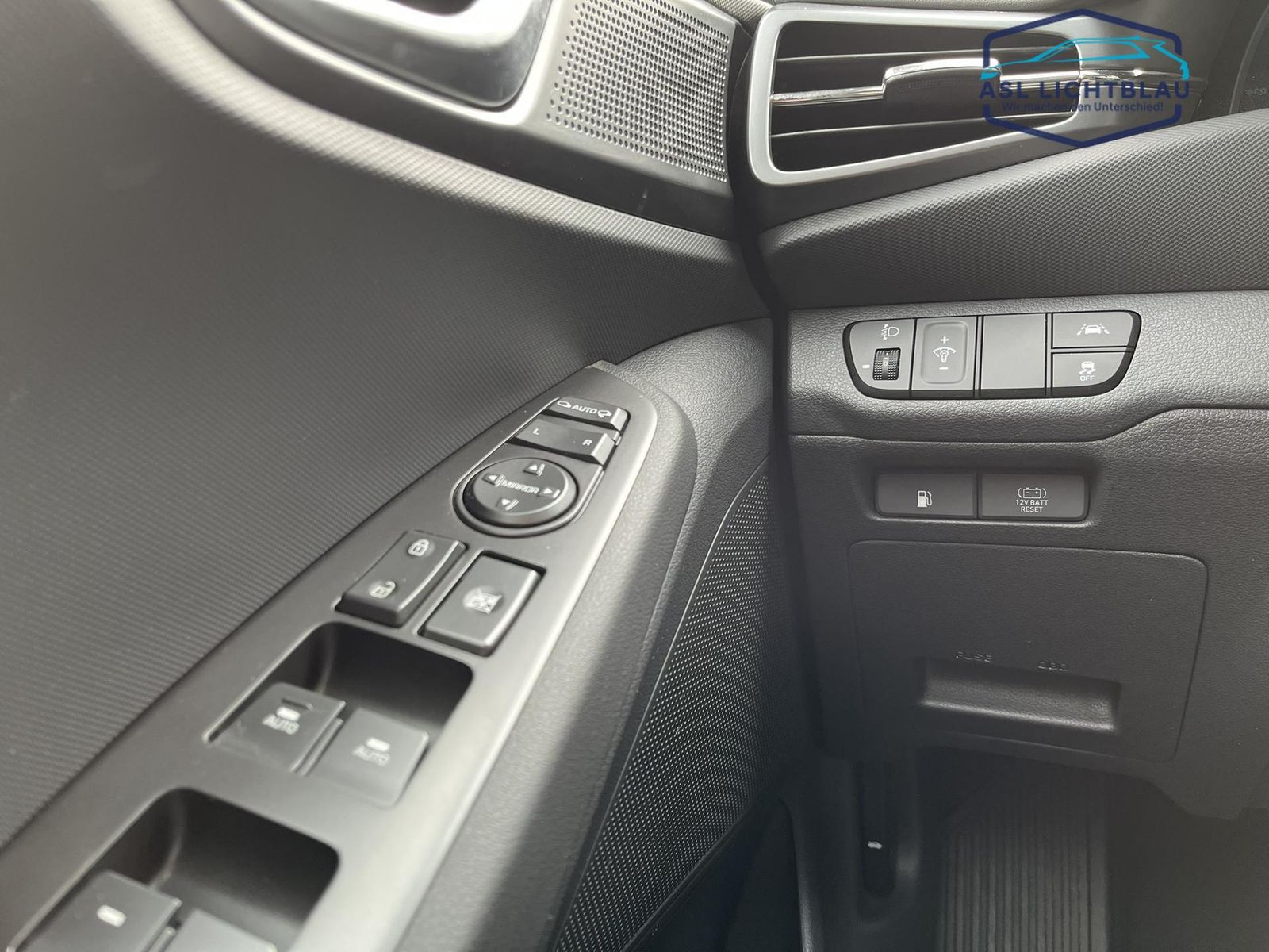Hyundai IONIQ Facelift Hybrid STYLE - Samsaru's Car Outlet