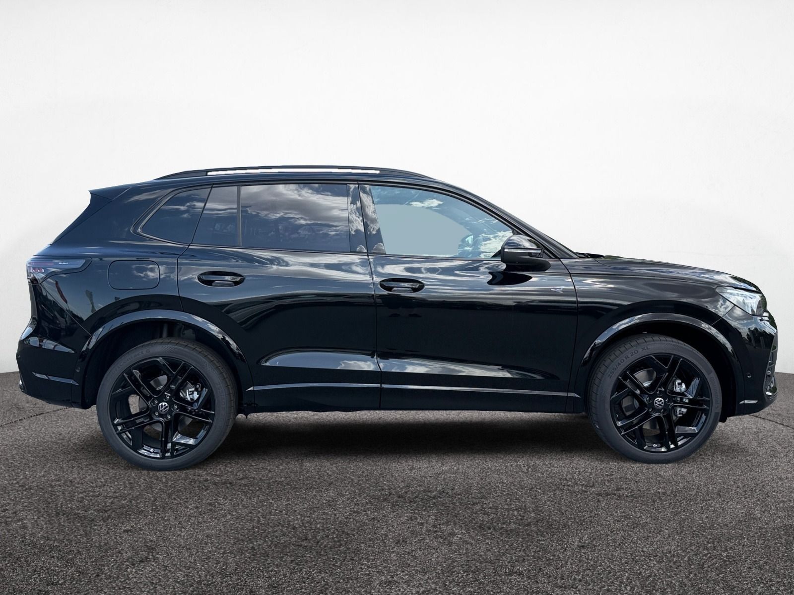 Volkswagen Tiguan R-Line 2,0 l TSI *4MOTION*LEDER*360°*AHK*