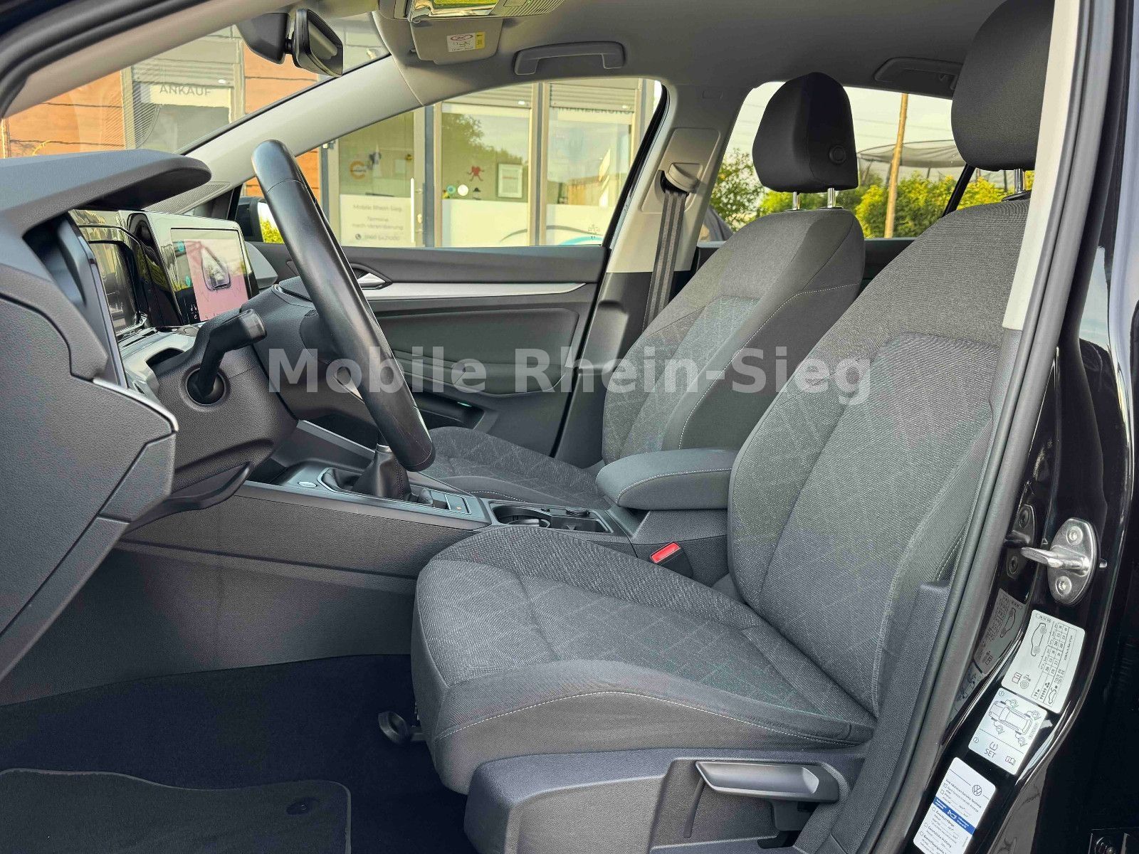 Volkswagen Golf 8 2.0 TDI Life - Samsaru's Car Outlet
