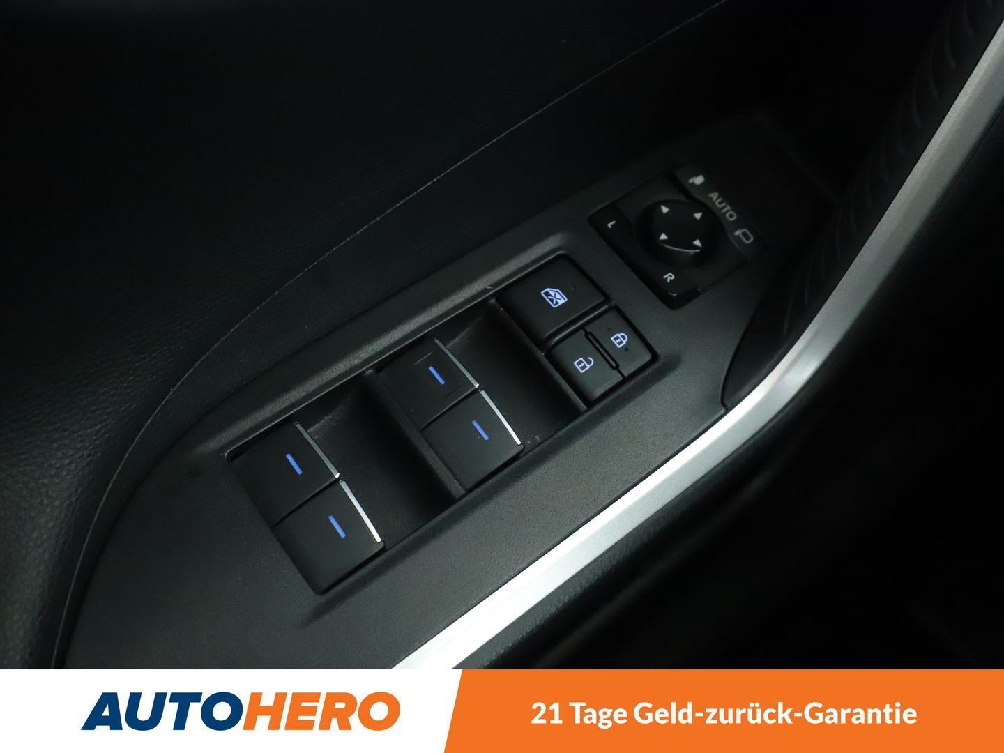 Toyota RAV 4 2.5 Hybrid 4x4 - Samsaru's Car Outlet