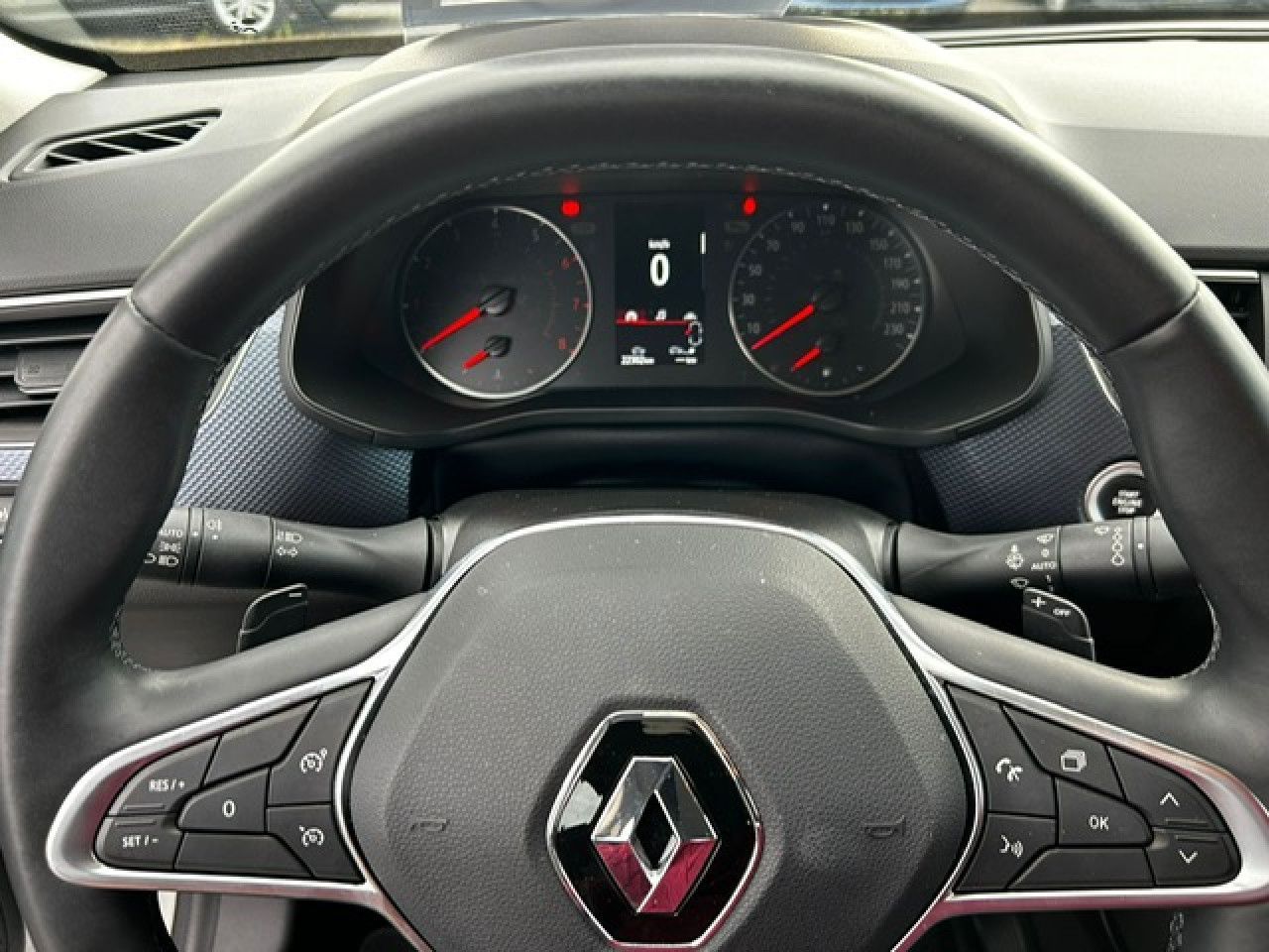 Renault Arkana TCe140 Equilibre - Samsaru's Car Outlet