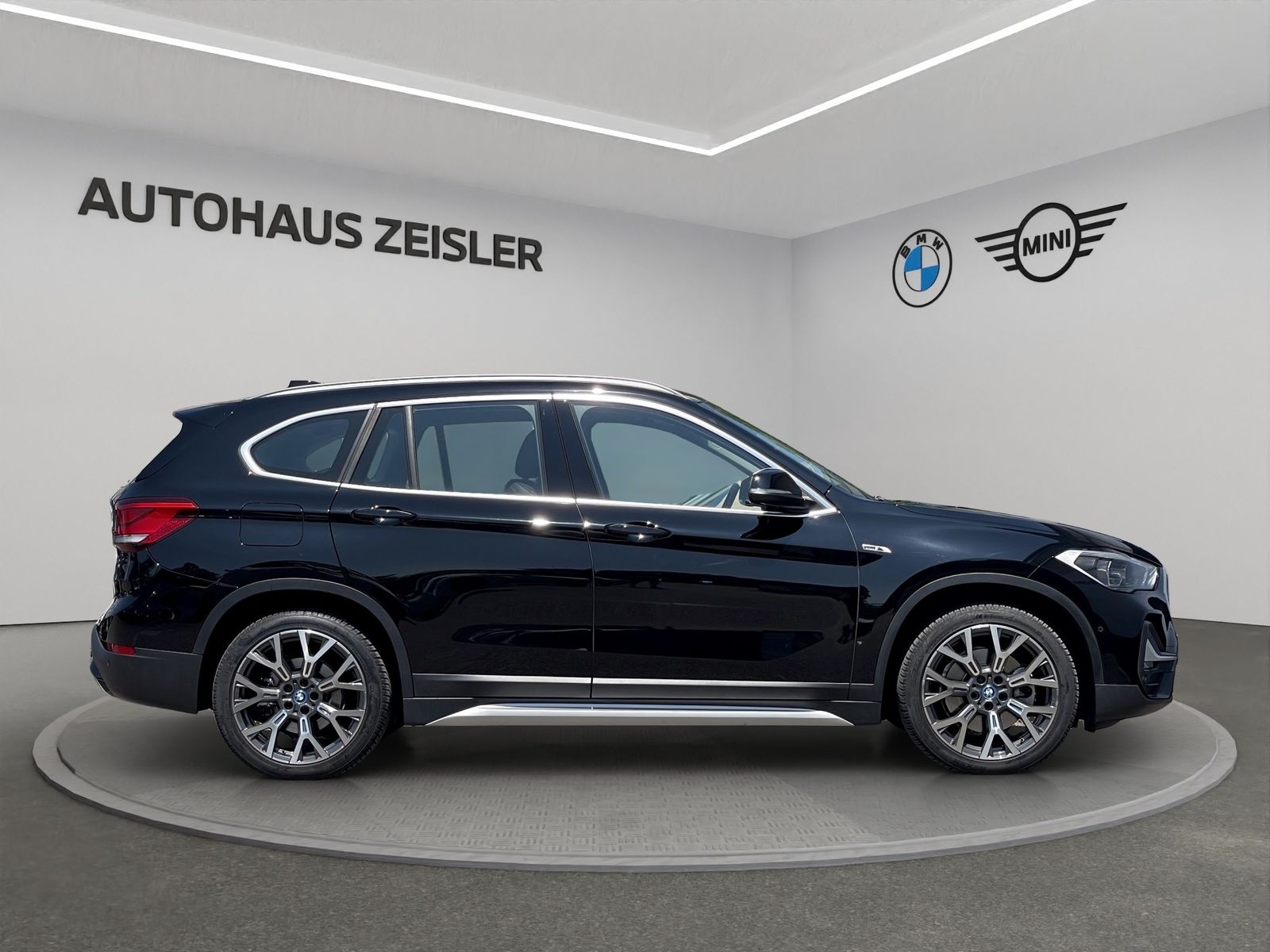 BMW X1 xDrive25e xLine - Samsaru's Car Outlet