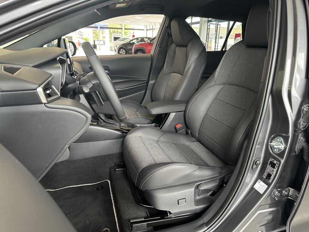 Toyota Corolla 2.0 Hybrid Touring Sports Team D