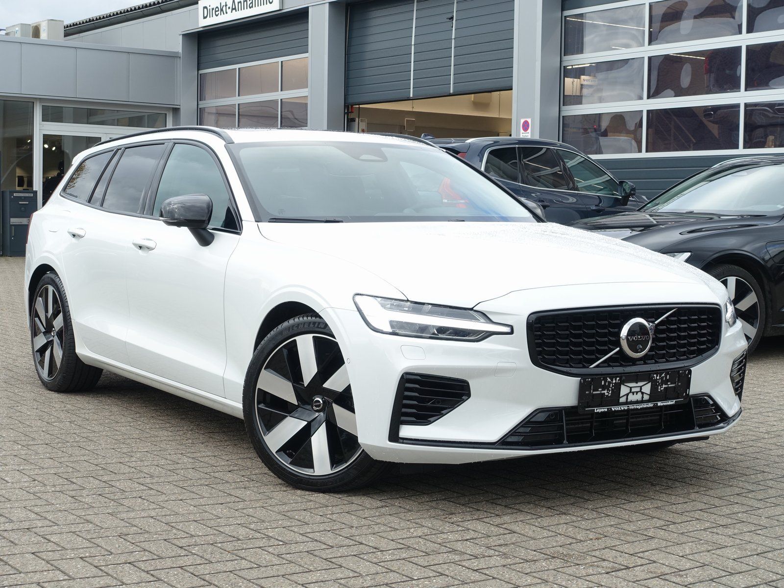 Volvo V60 Ultra Dark T8 AWD PANO/B&W/HUD/360°MASSAGE