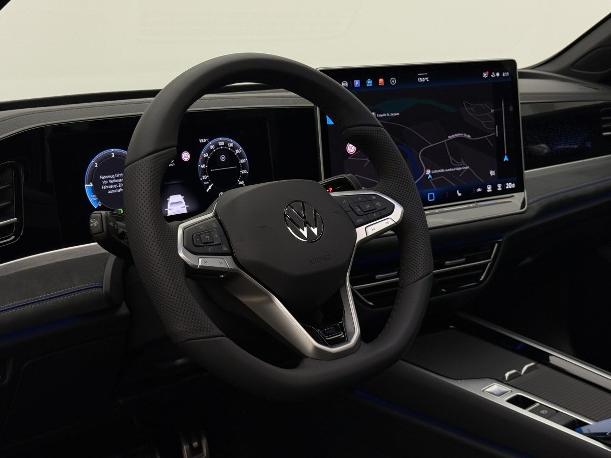 Volkswagen Passat Var. 2.0 TDI 4M +R-LINE+CAM+PANO+AHK+HUD+
