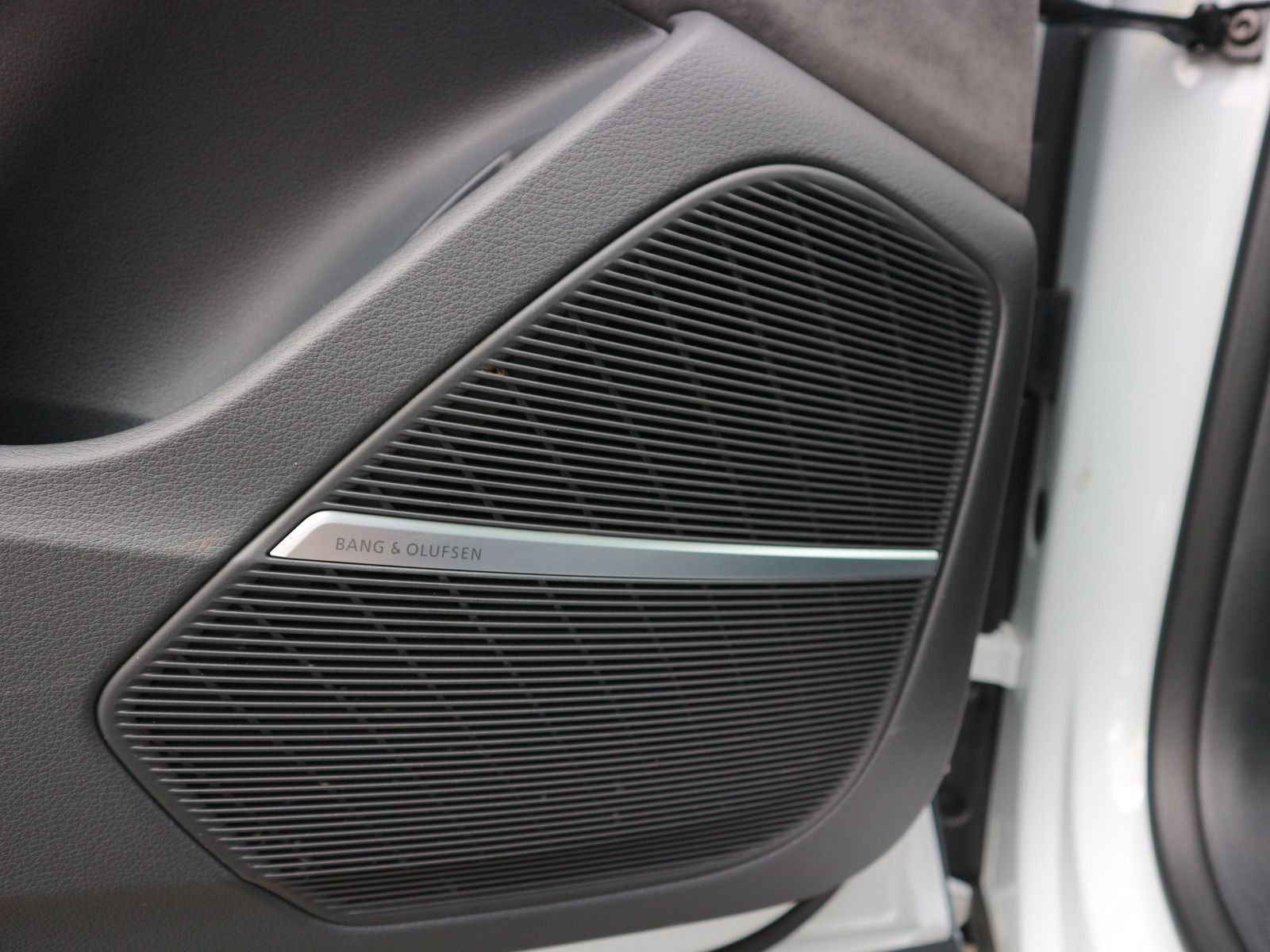 Audi RS Q8 quattro PANO+KERAMIK+AHK+HEADUP+ACC+MATRIX