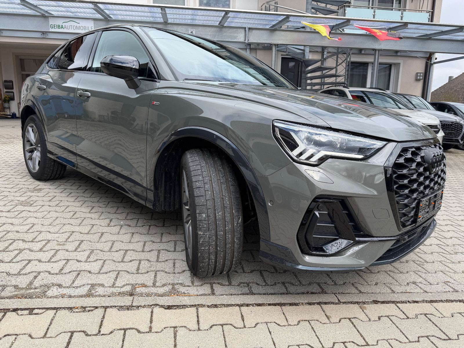 Audi Q3 Sportback 40 TFSI quattro S line, fast VOLL