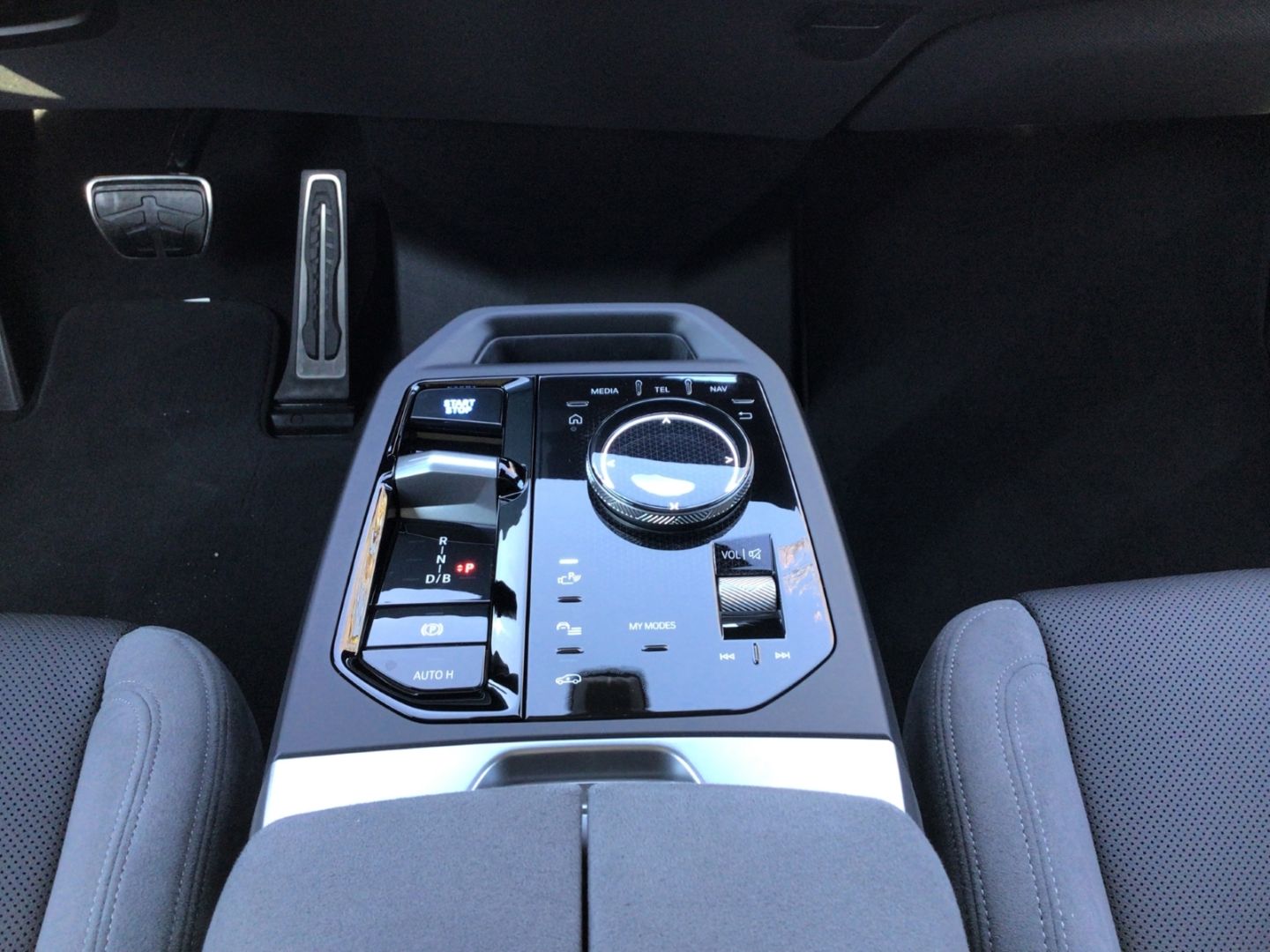 BMW iX M70 xDrive AHK/ACC/Panorama/Autobahnassistent