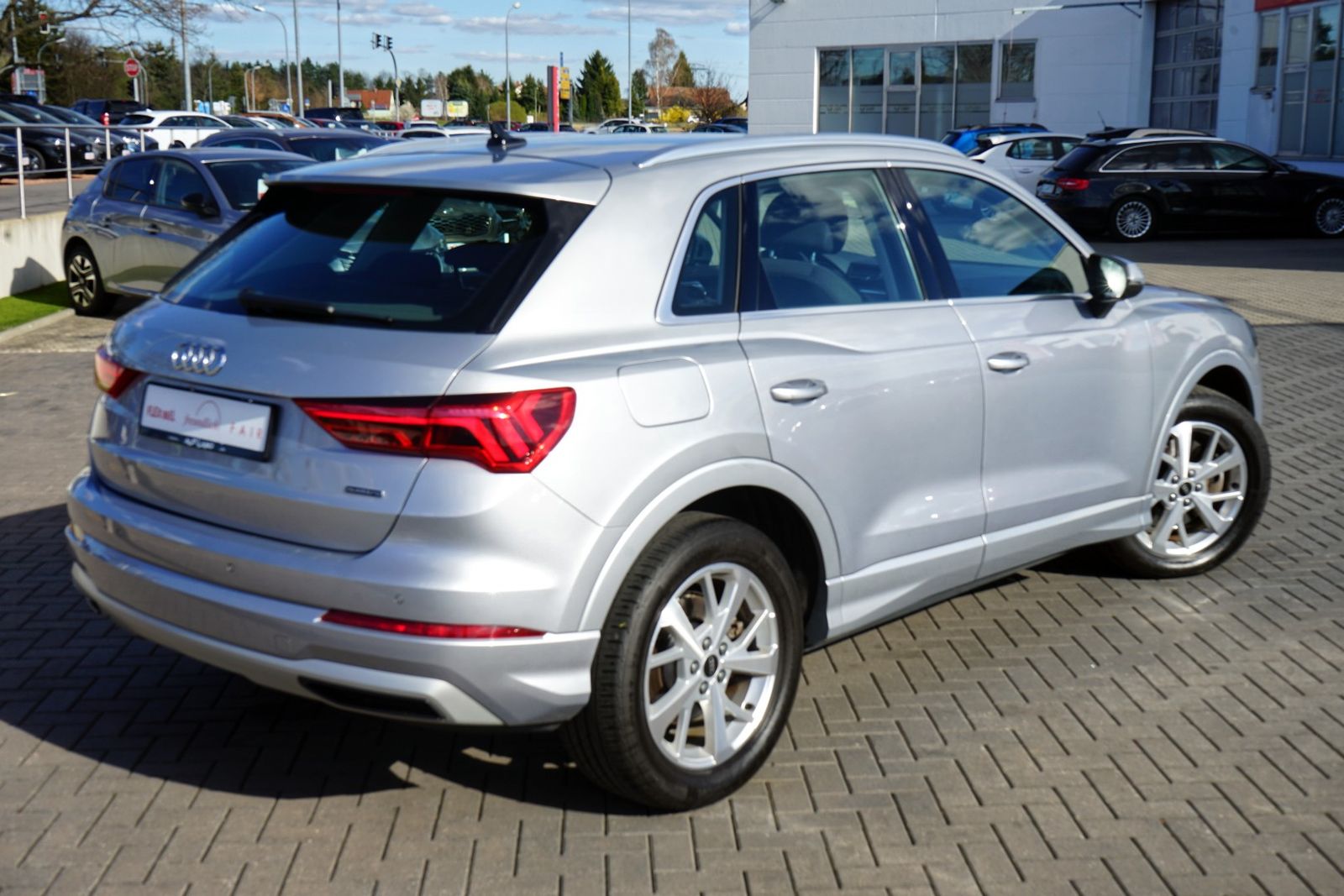 Audi Q3 40 TFSI qu. advanced - Samsaru's Car Outlet