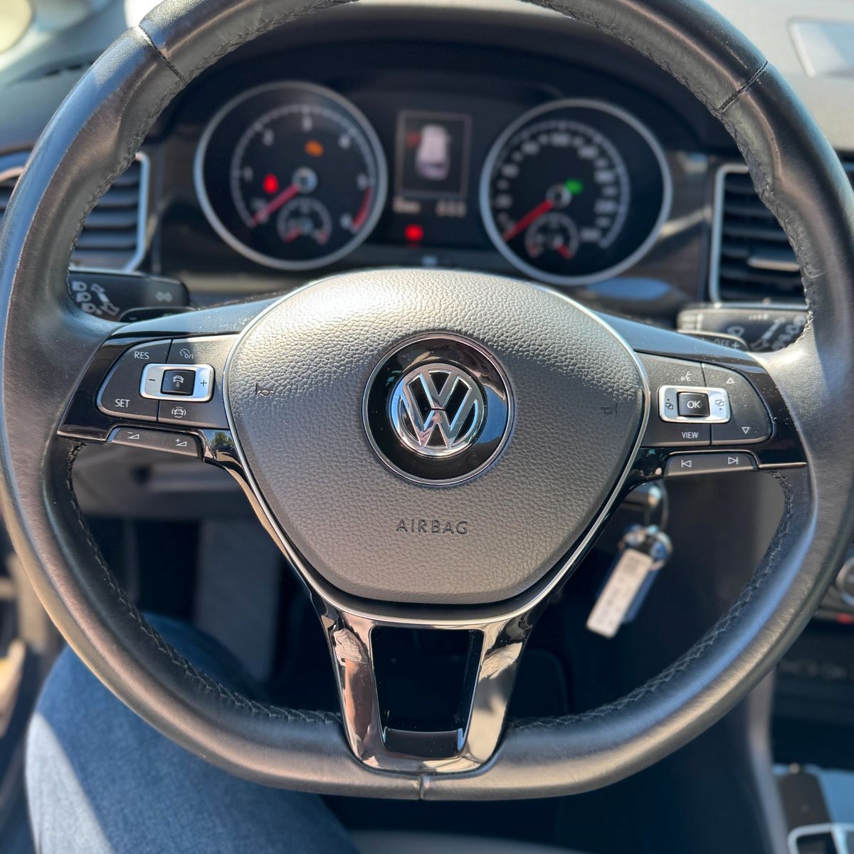 Volkswagen Golf Sportsvan VII Highline 2.0 TDI - Samsaru's Car Outlet