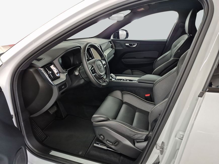 Volvo XC60 B5 B AWD Plus Dark