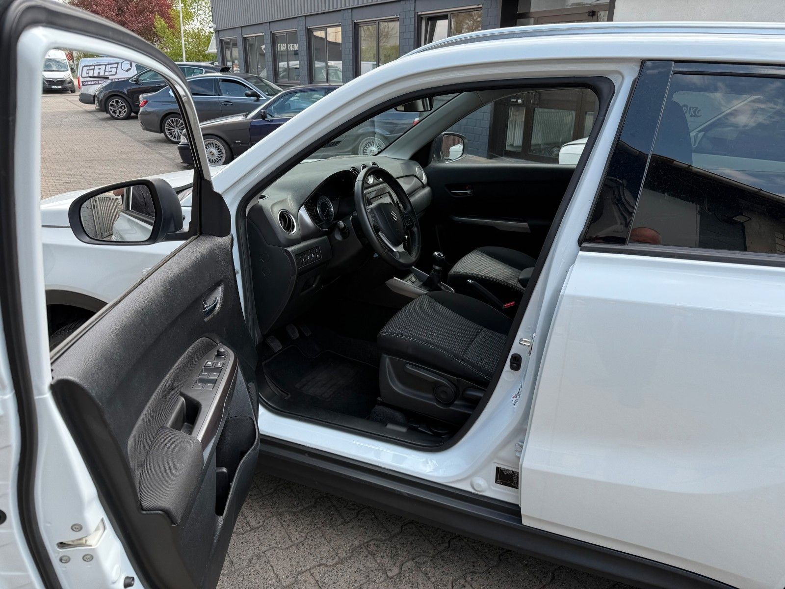 Suzuki Vitara 1.4 Mild-Hybrid Comfort+ - Samsaru's Car Outlet