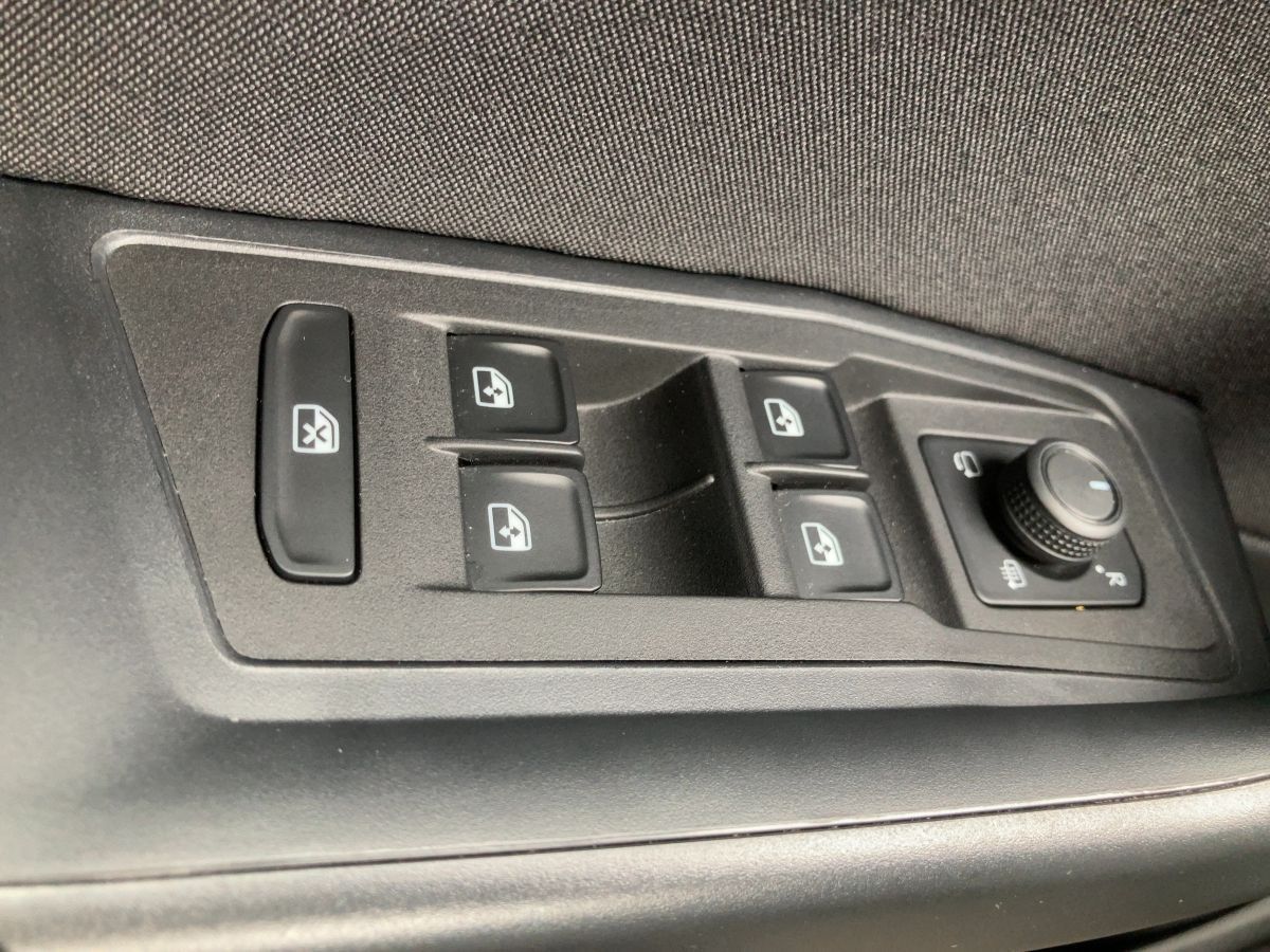 Volkswagen T-ROC 1.0 TSI LIFE - Samsaru's Car Outlet