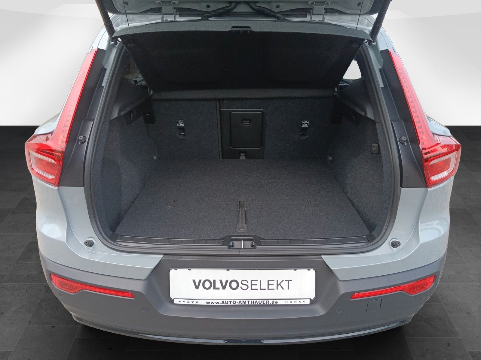 Volvo XC40 B4 Ultra 2WD - Samsaru's Car Outlet