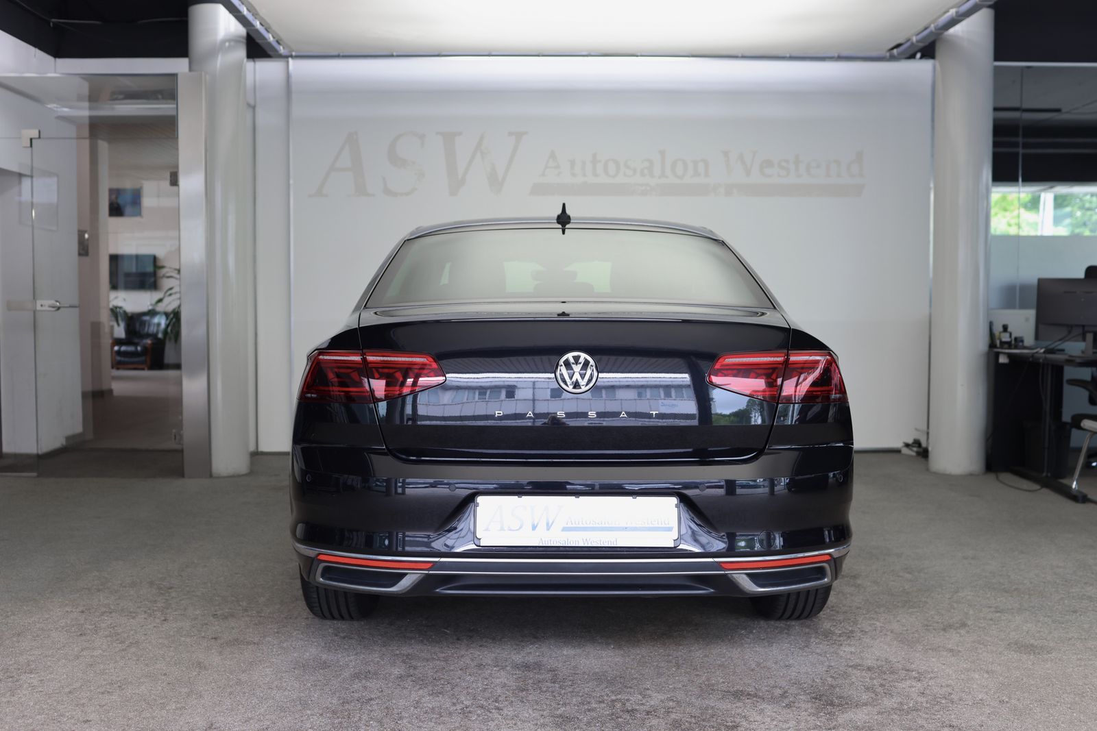 Volkswagen Passat LIMOUSINE 1.5 TSI ELEGANCE - Samsaru's Car Outlet