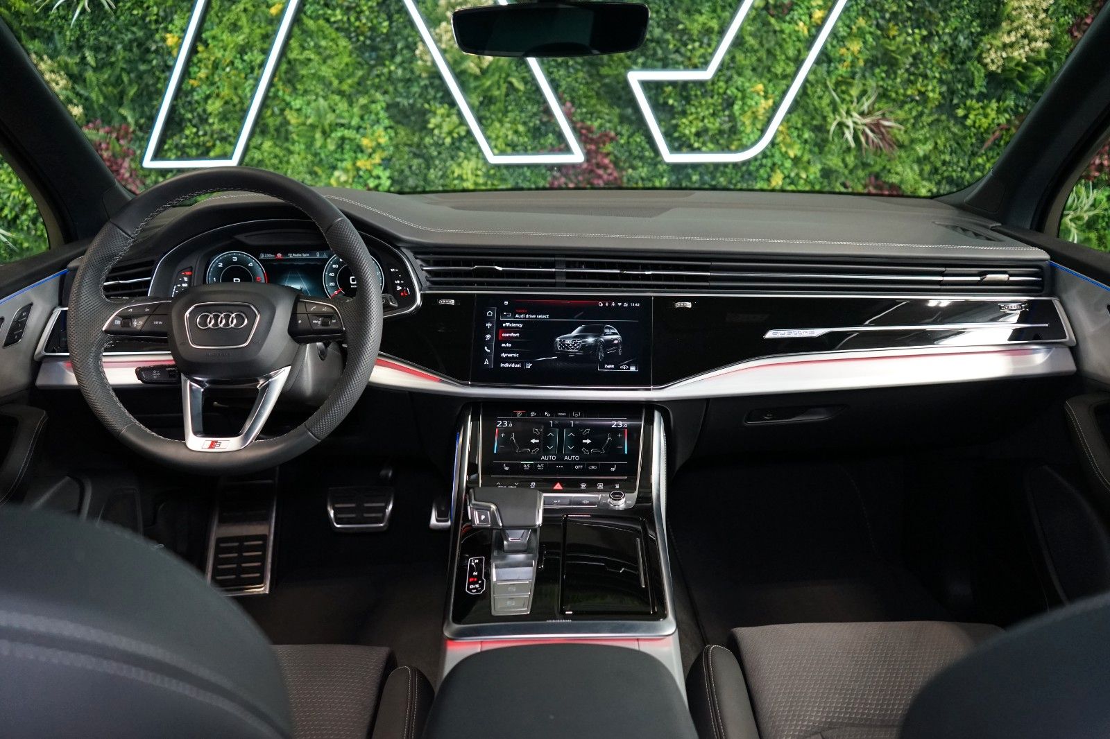 Audi Q7 50 TDI*S-LINE*TOW*OLED*AUX.HEAT*CZ*73.636€ NETTO