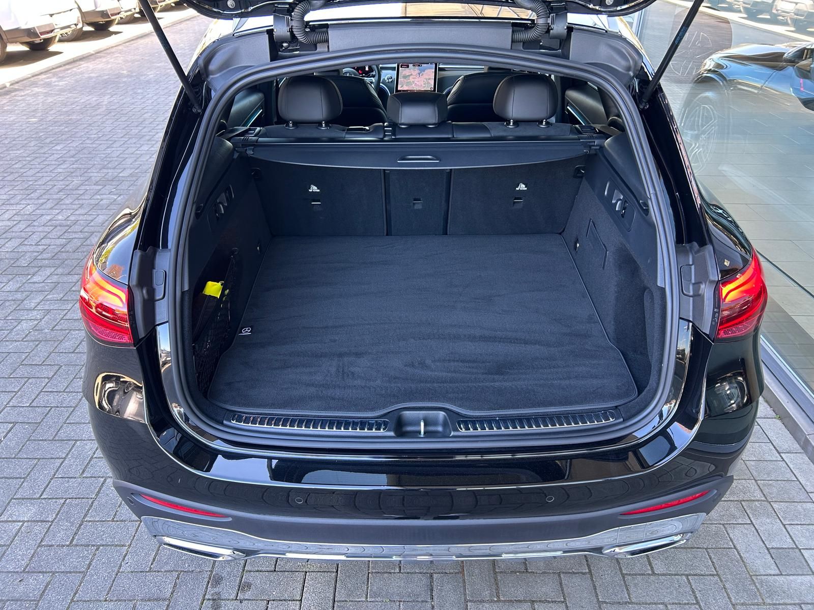 Mercedes-Benz GLC 300 d 4M AMG Line Premium Fahrass+ AHK Distr