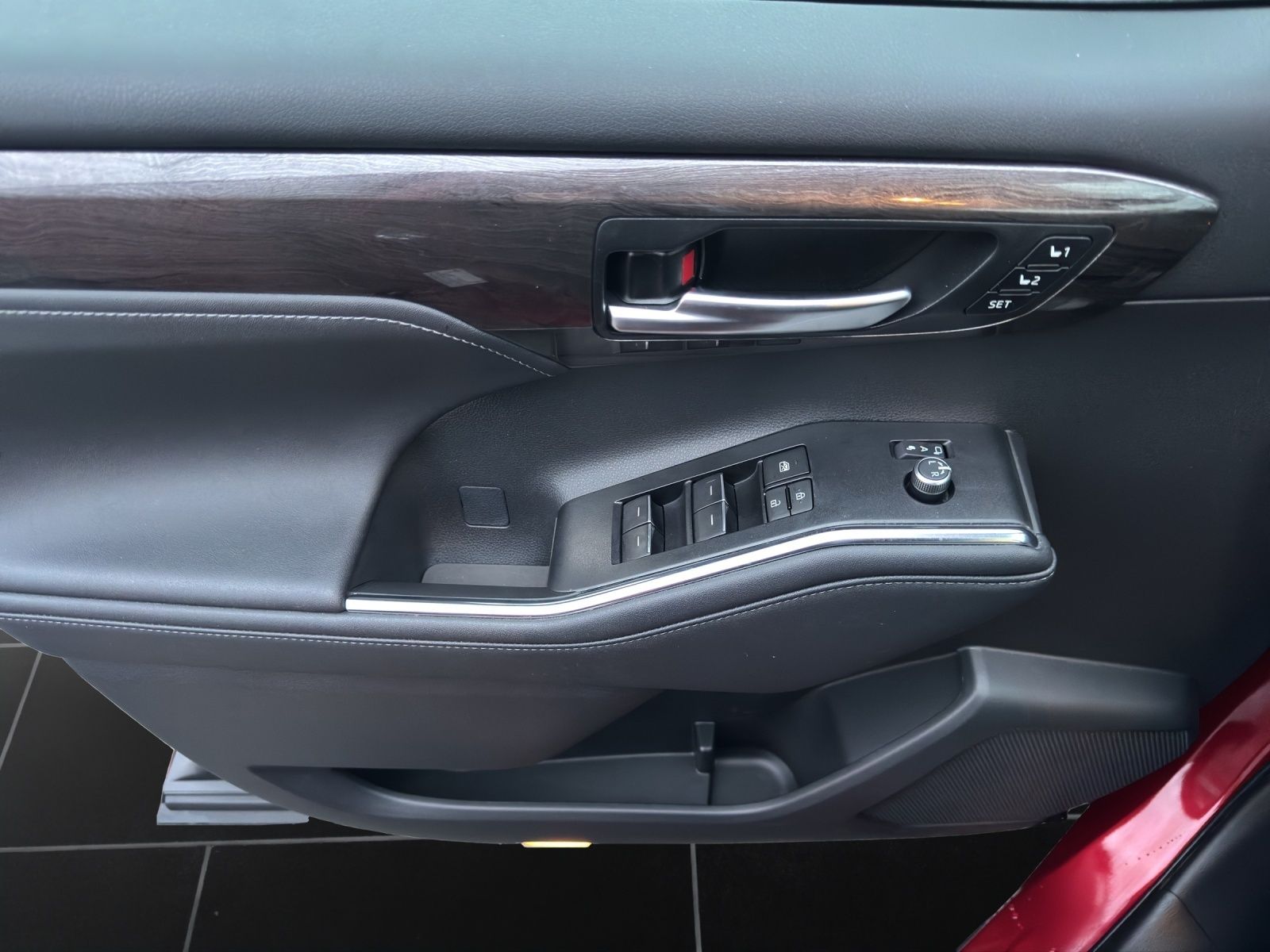 Toyota Highlander Hybrid Luxury 7 SITZER+AHK+LEDER+HuD