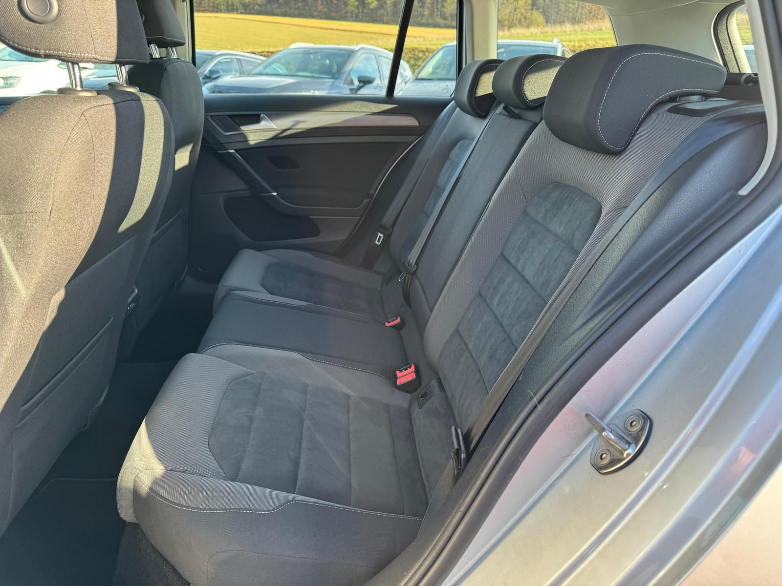 Volkswagen Golf VII Variant 2.0 TDI Comfortline - Samsaru's Car Outlet
