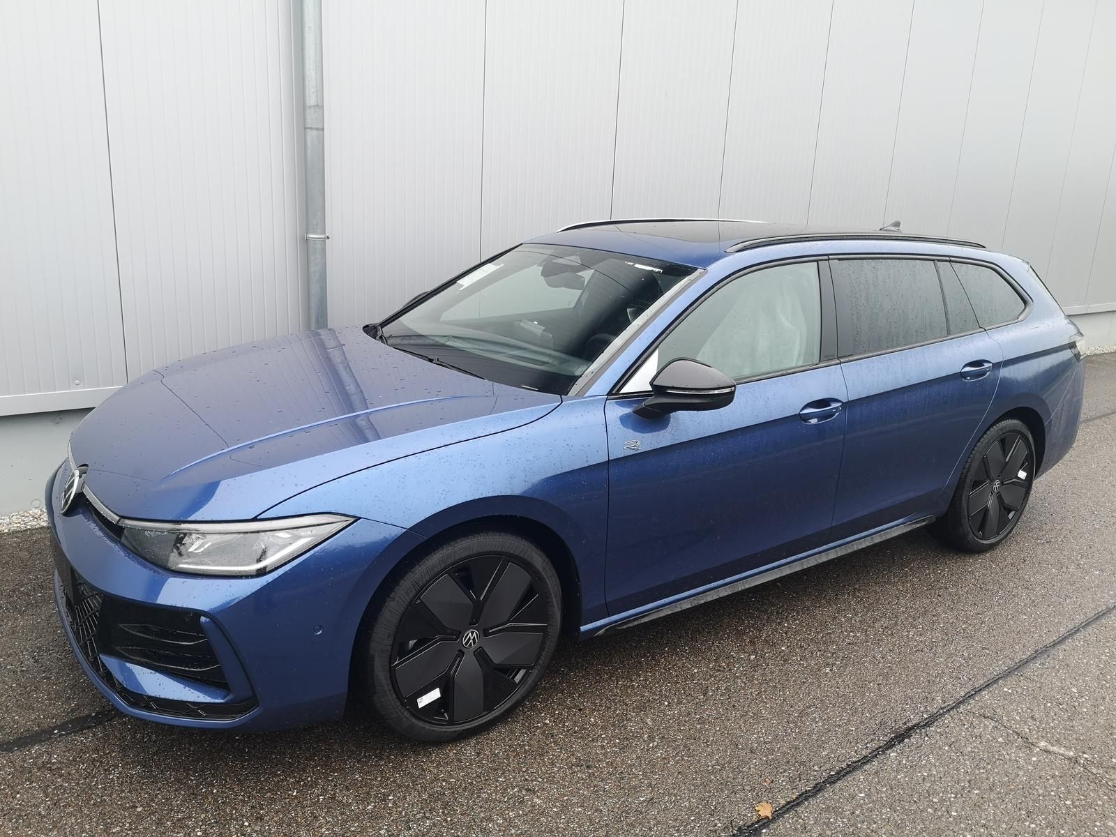 Volkswagen Passat Variant 2.0 TDI DSG 4Motion R-Line Pano 1
