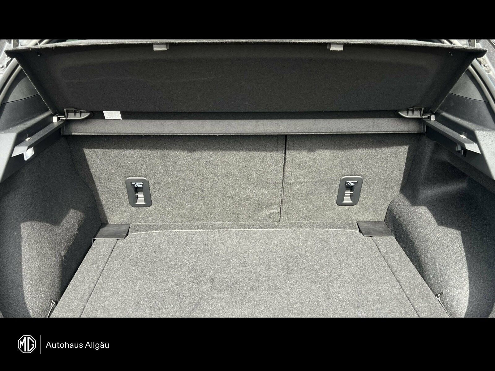 MG4 Luxury 64 kW LED+360°Kam+ACC+Klim+CarPlay+SH