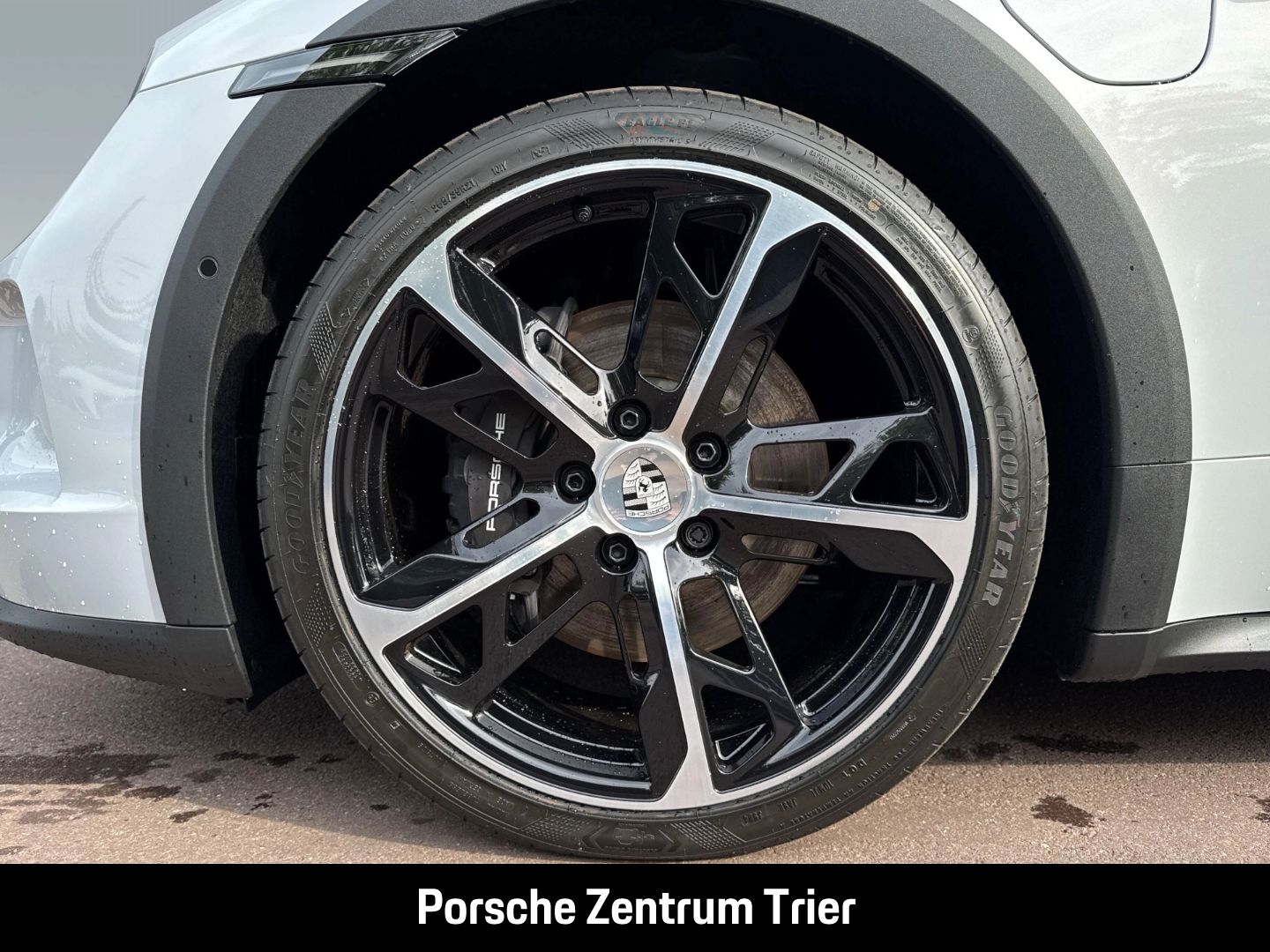 Porsche Taycan 4 Cross Turismo HA-Lenkung InnoDrive