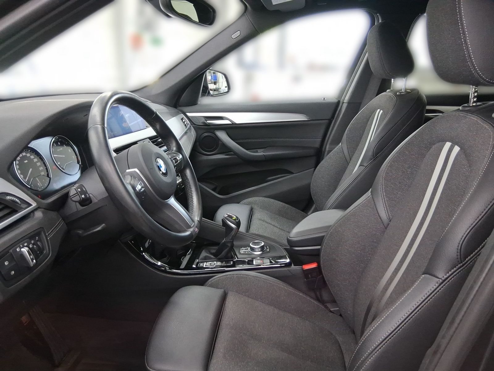 BMW X1 xDrive25e MSportpaket - Samsaru's Car Outlet