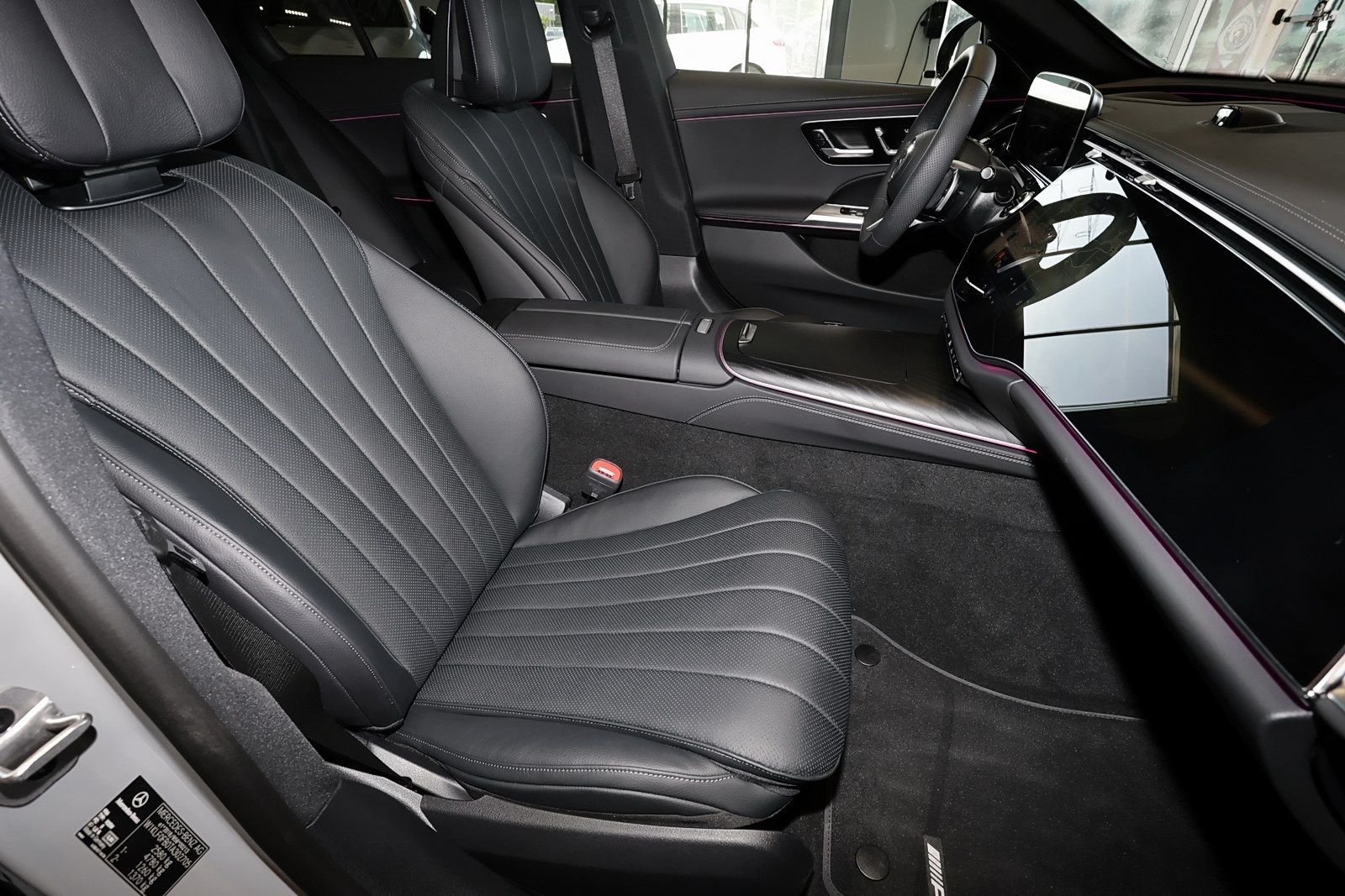 Mercedes-Benz E 220 d 4M AMG MBUX+360°+DIG-LED+AHK+Pano+Distro