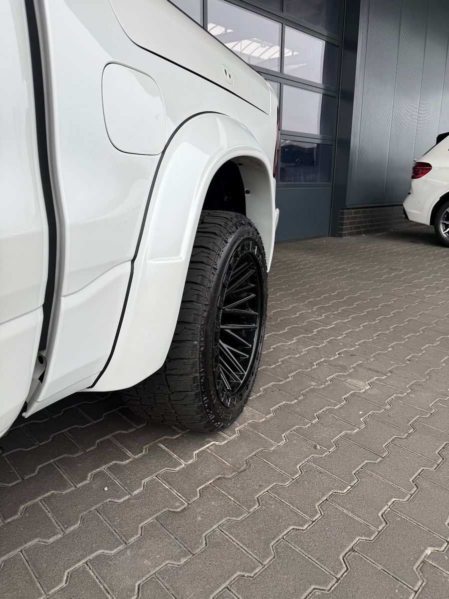 Dodge RAM 1500 Limited Night GRAIL LA CHANTI V8 VOLL