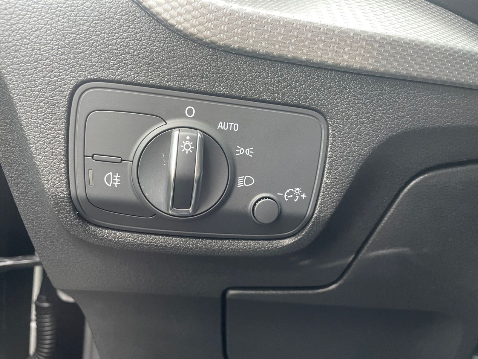 Audi Q2 40 TFSI QU S-TR S-LINE LED+NAVI+RFK+ACC+AHK