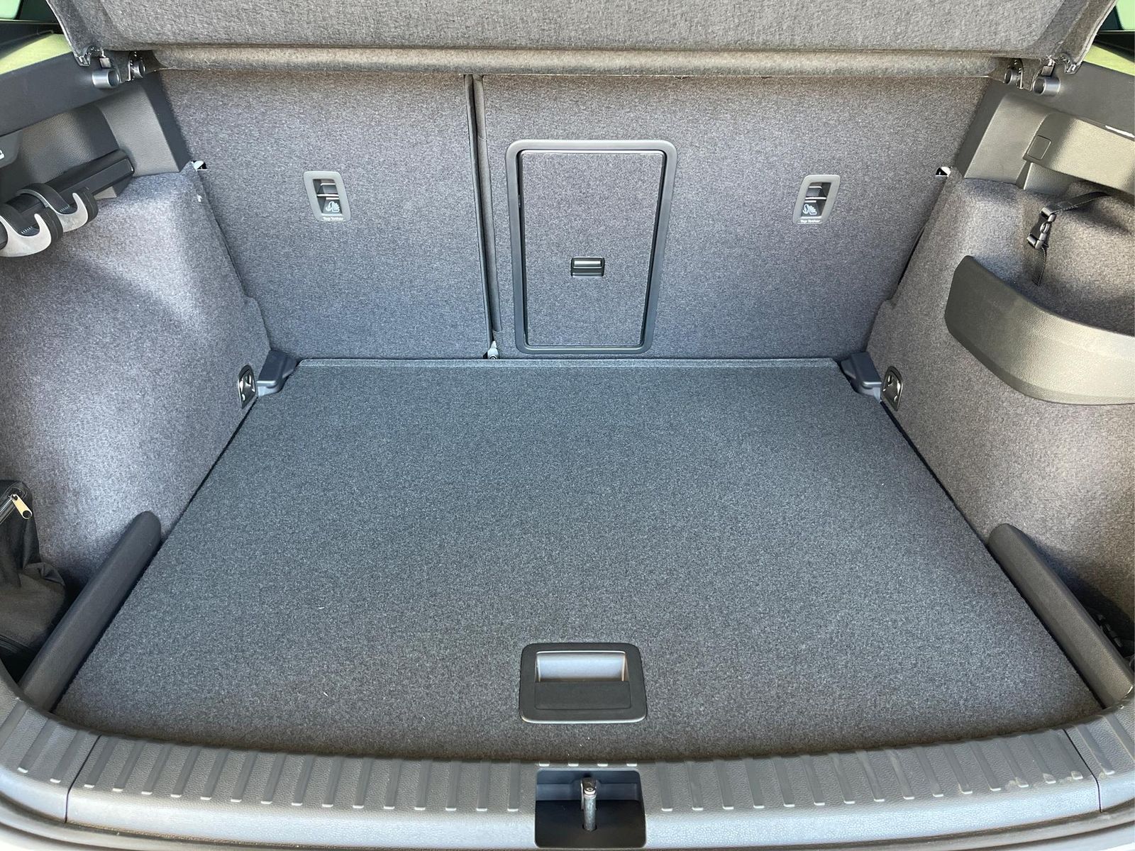 Skoda Karoq Sportline TSI 4x4 360°+19 Zoll+Navi+AHK...