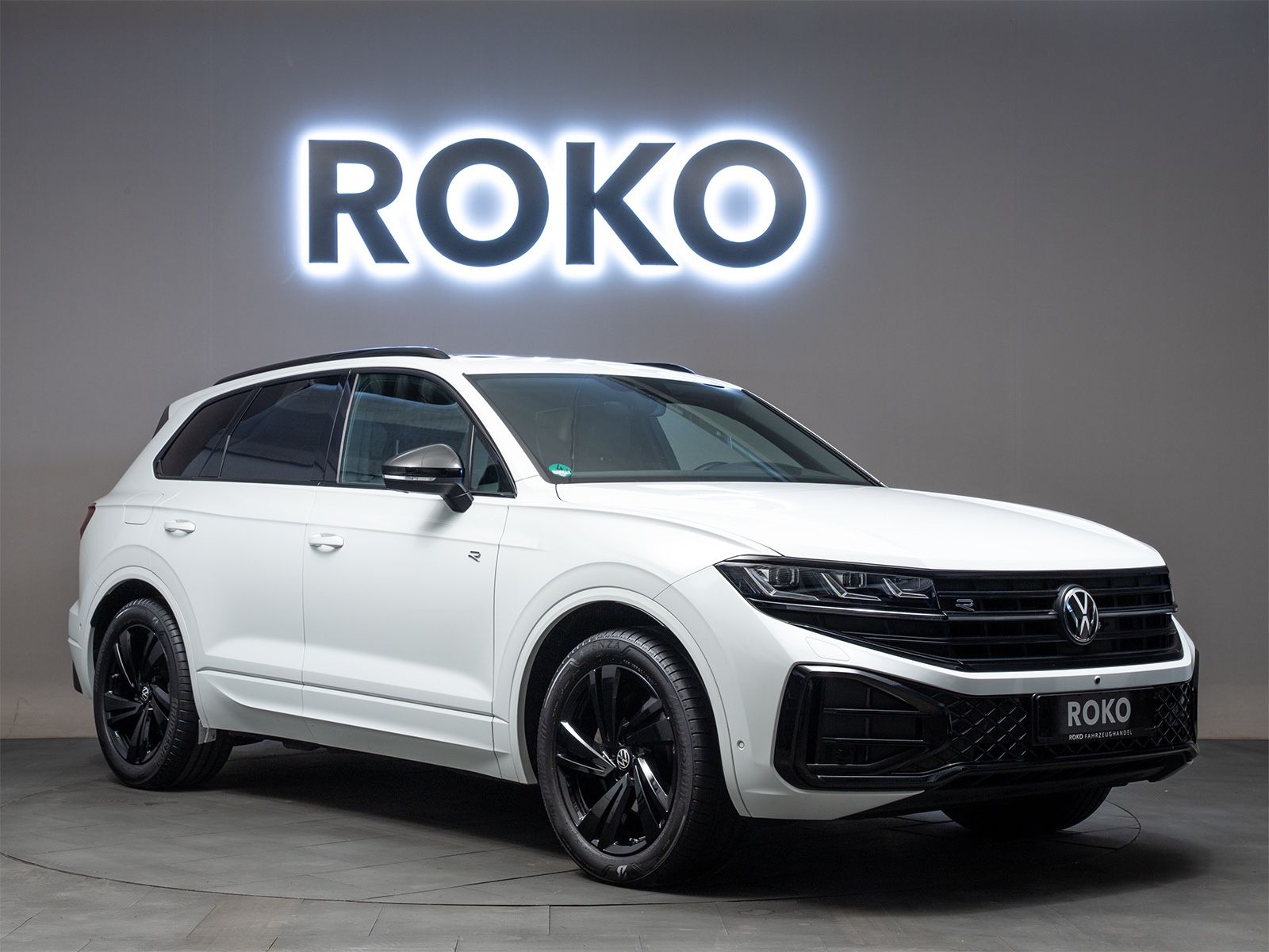 Volkswagen Touareg R-Line - Samsaru's Car Outlet