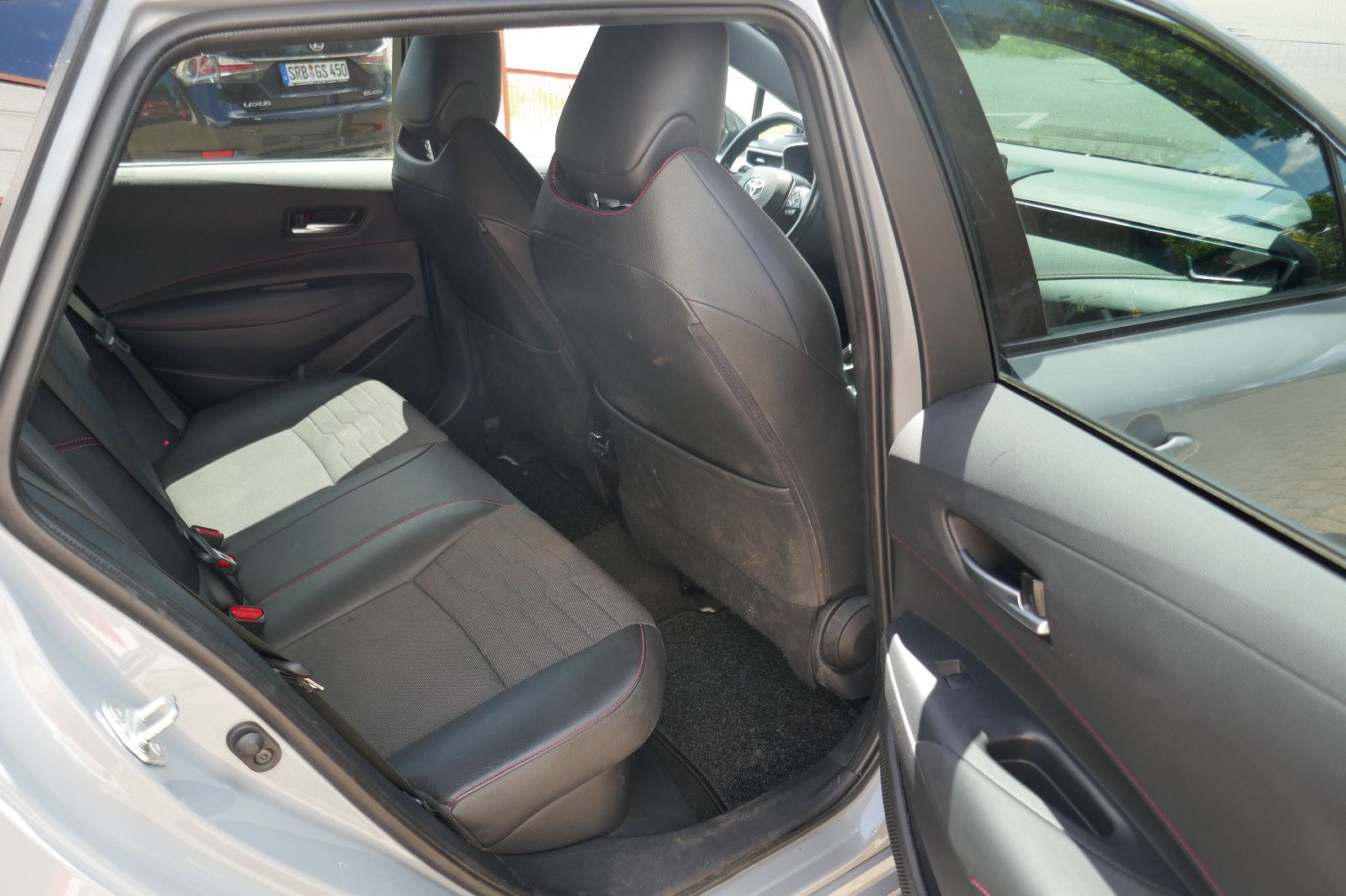 Toyota Corolla 2.0 Hybrid Lounge - Samsaru's Car Outlet