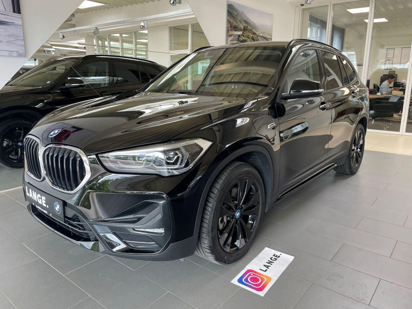BMW X1 xDrive 25e Sport Line - Samsaru's Car Outlet