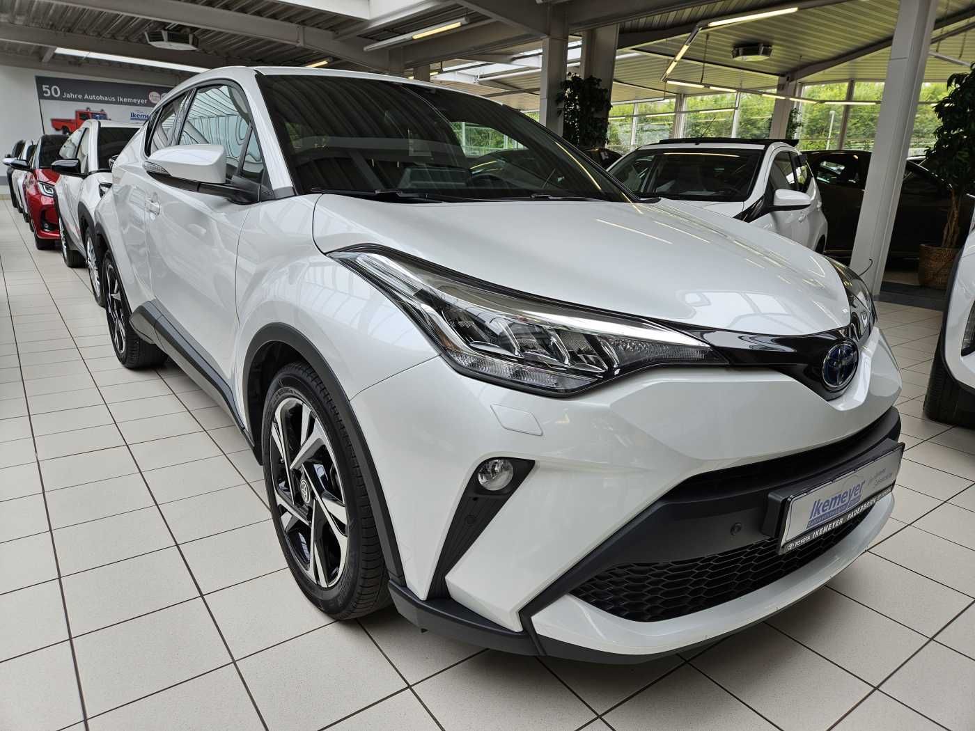 Toyota C-HR Hybrid Team DK - Samsaru's Car Outlet