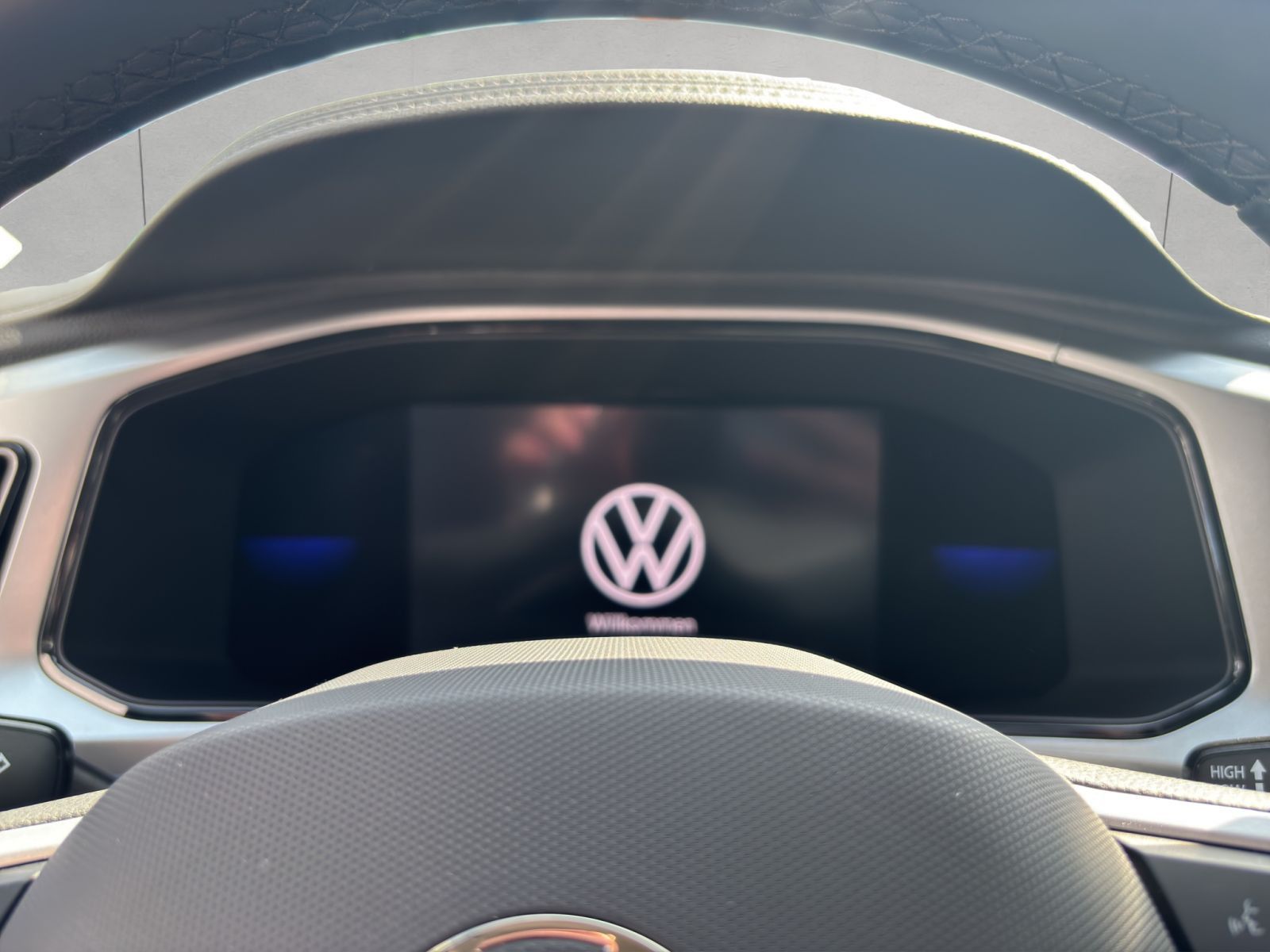Volkswagen T-ROC Life 2.0 TDI - Samsaru's Car Outlet